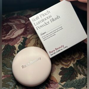😍🤍BRAND NEW WITH BOX RARE BEAUTY LUMINOUS POWDER BLUSH IN SHADE “HOPE”😍